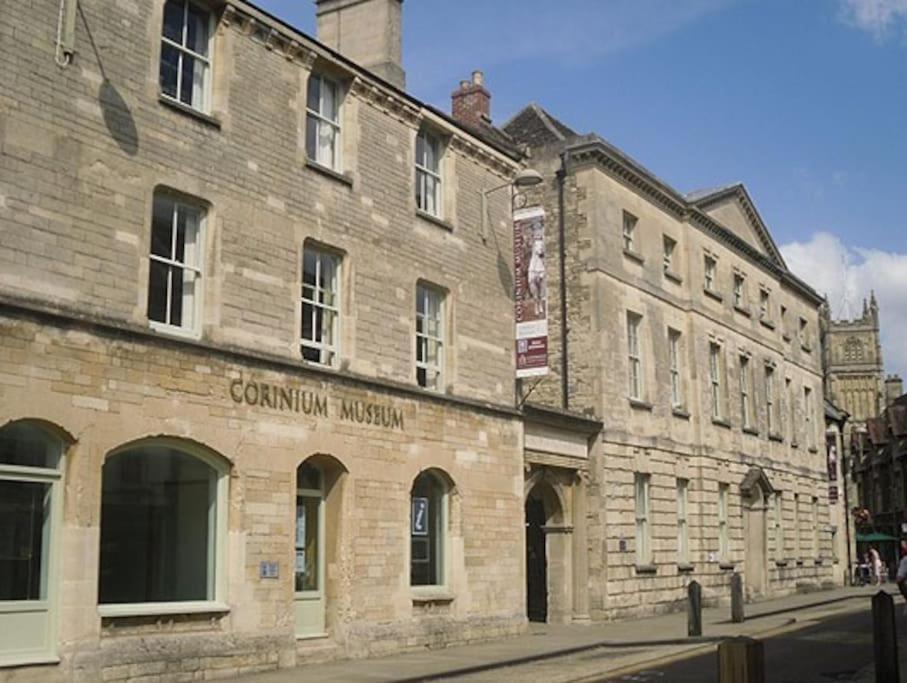 Cotswolds Lake Side Home With Luxury Spa Swallows Nest,Lower Mill Estate, Lakeside Home And Spa With A Harry Potter Cupboard Under The Stairs Somerford Keynes Εξωτερικό φωτογραφία