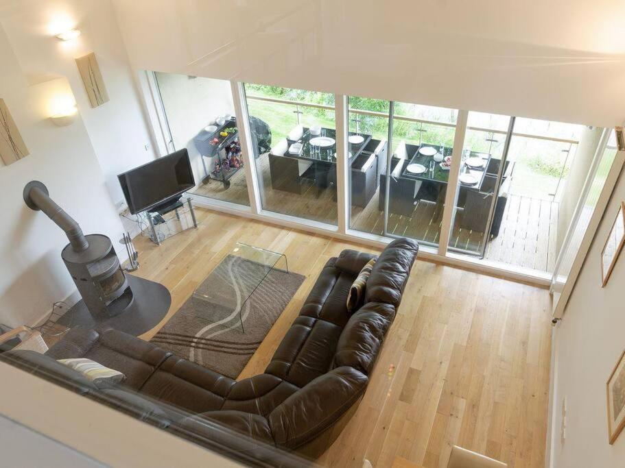 Cotswolds Lake Side Home With Luxury Spa Swallows Nest,Lower Mill Estate, Lakeside Home And Spa With A Harry Potter Cupboard Under The Stairs Somerford Keynes Εξωτερικό φωτογραφία